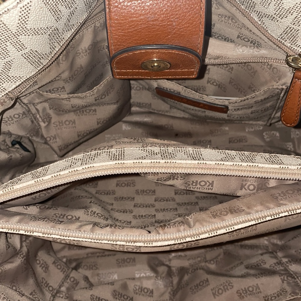 michael kors purse - Picture 6 of 8